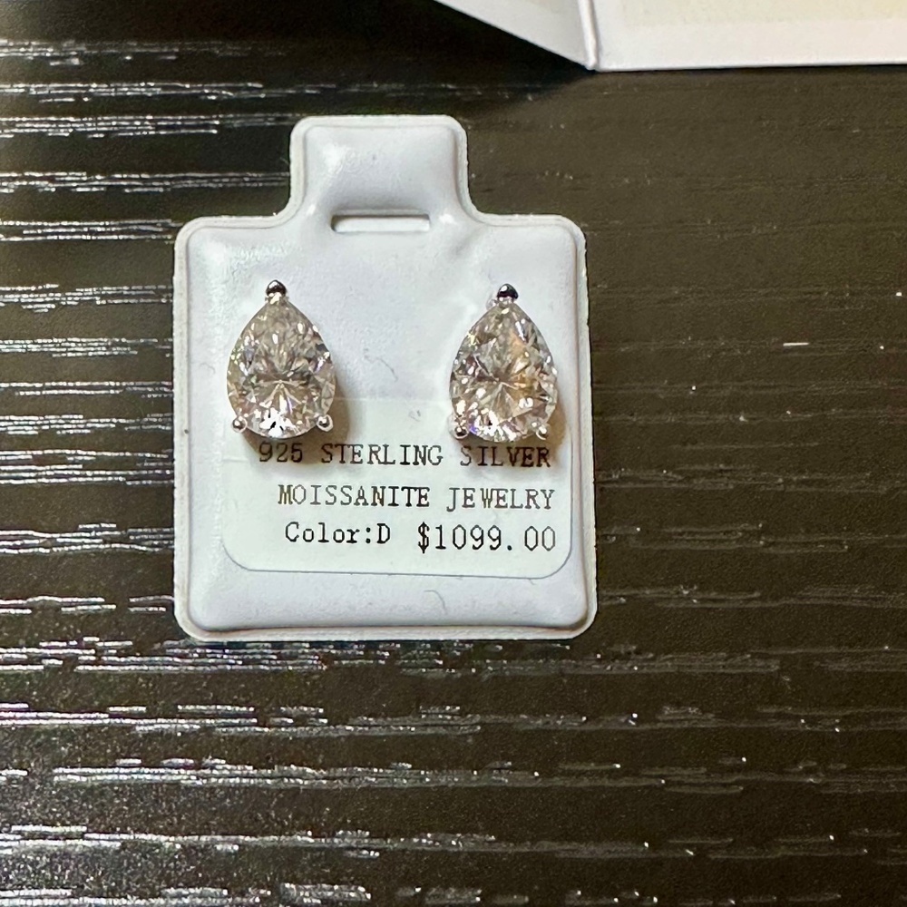 NWT | Certified | 2 Carat Moissanite Diamond Stud Earrings | 925 Sterling Silver - Picture 3 of 5